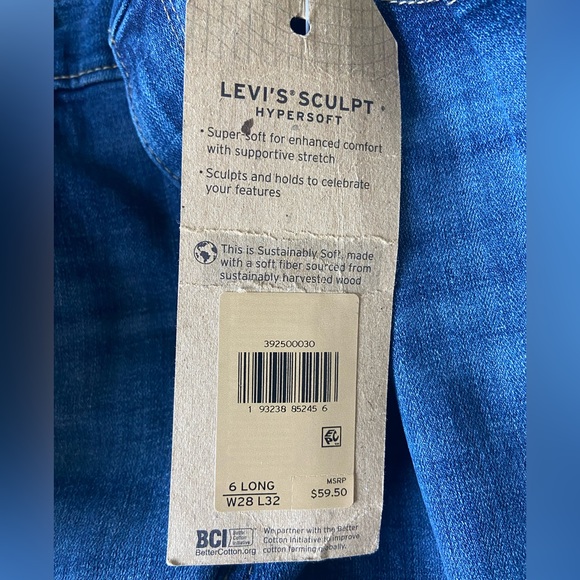 NWT Levi’s Classic Straight Hyper Sculpt Size 6 Long W28xL32 - Picture 10 of 11